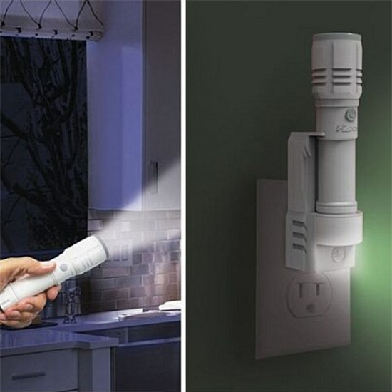 i-Zoom 300 Lumen Emergency Plug-in LED Flashlight